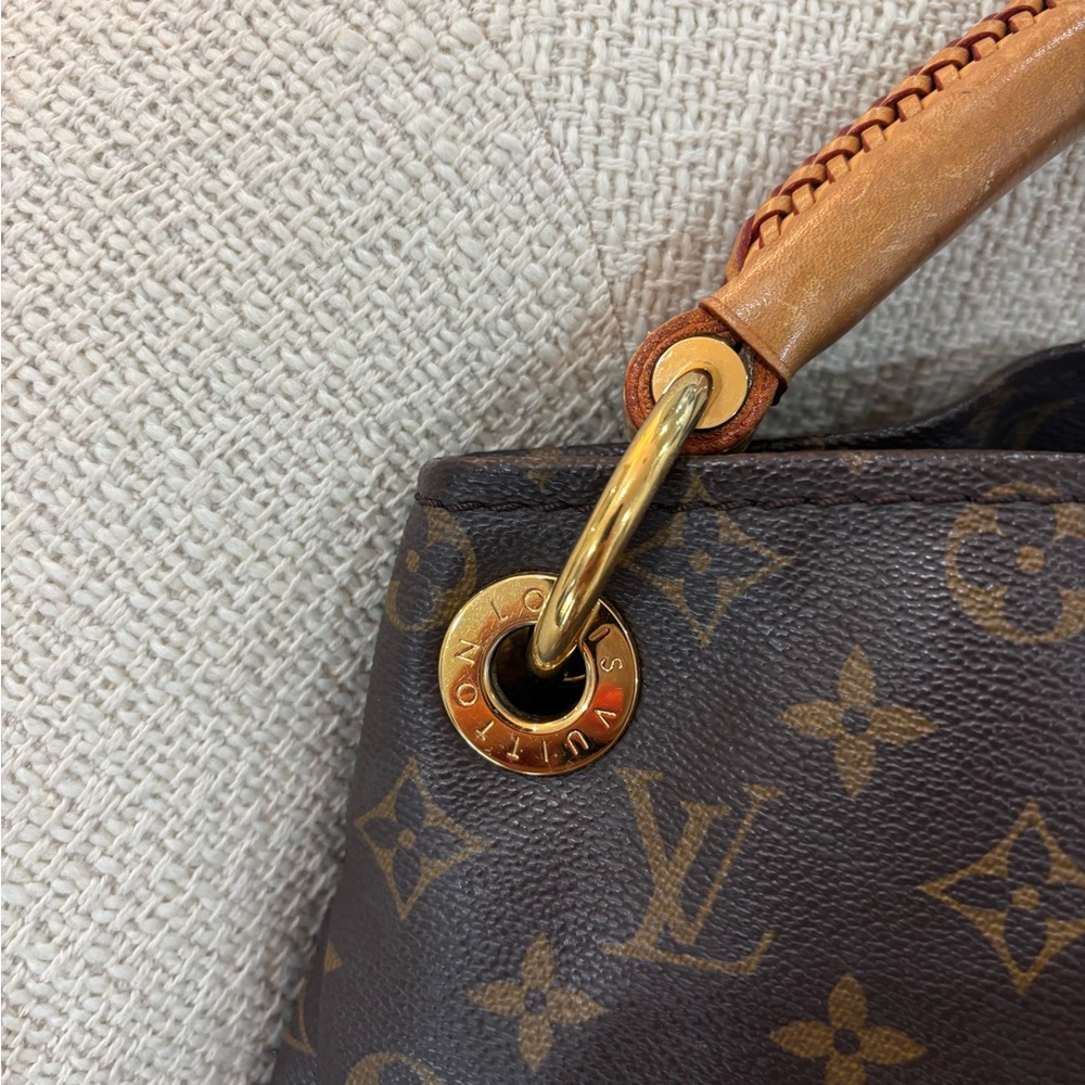 Authentic Louis Vuitton Artsy MM monogram - Picture 5 of 14